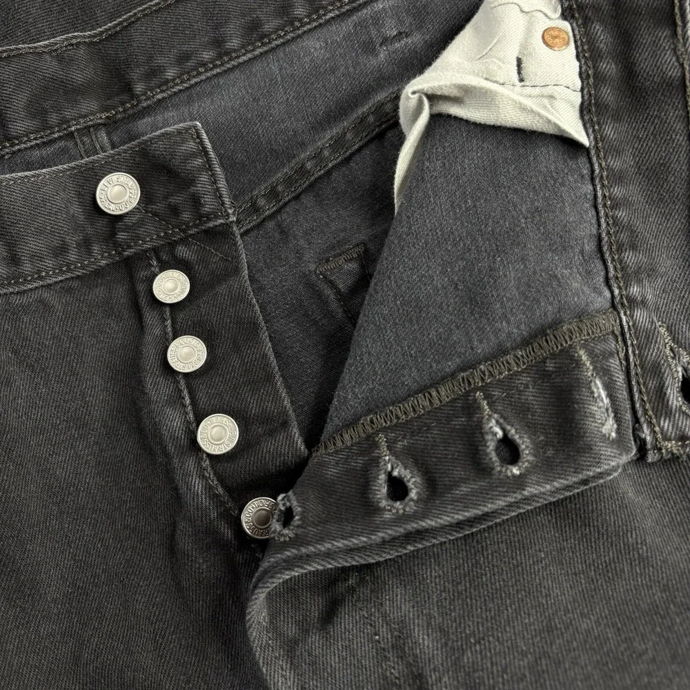 Levi's 501‎ Men's 42x32 Black Wash Button Fly Straight Leg Classic Denim Jeans